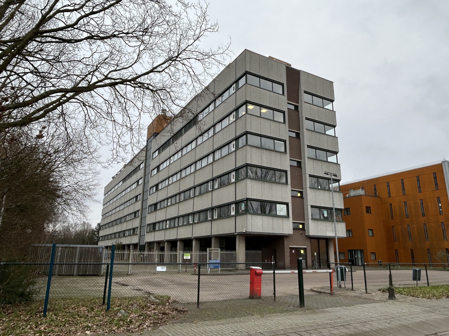 Foto: alkmaar-belastingkantoor-asielzoekerscentrum-1.jpg