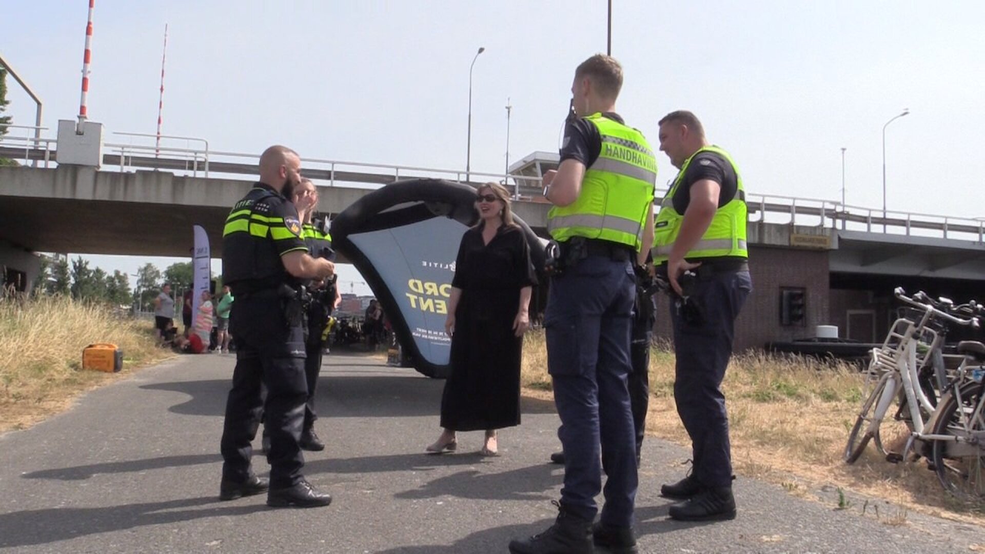 Foto: anja-schouten-en-politie-1.jpg