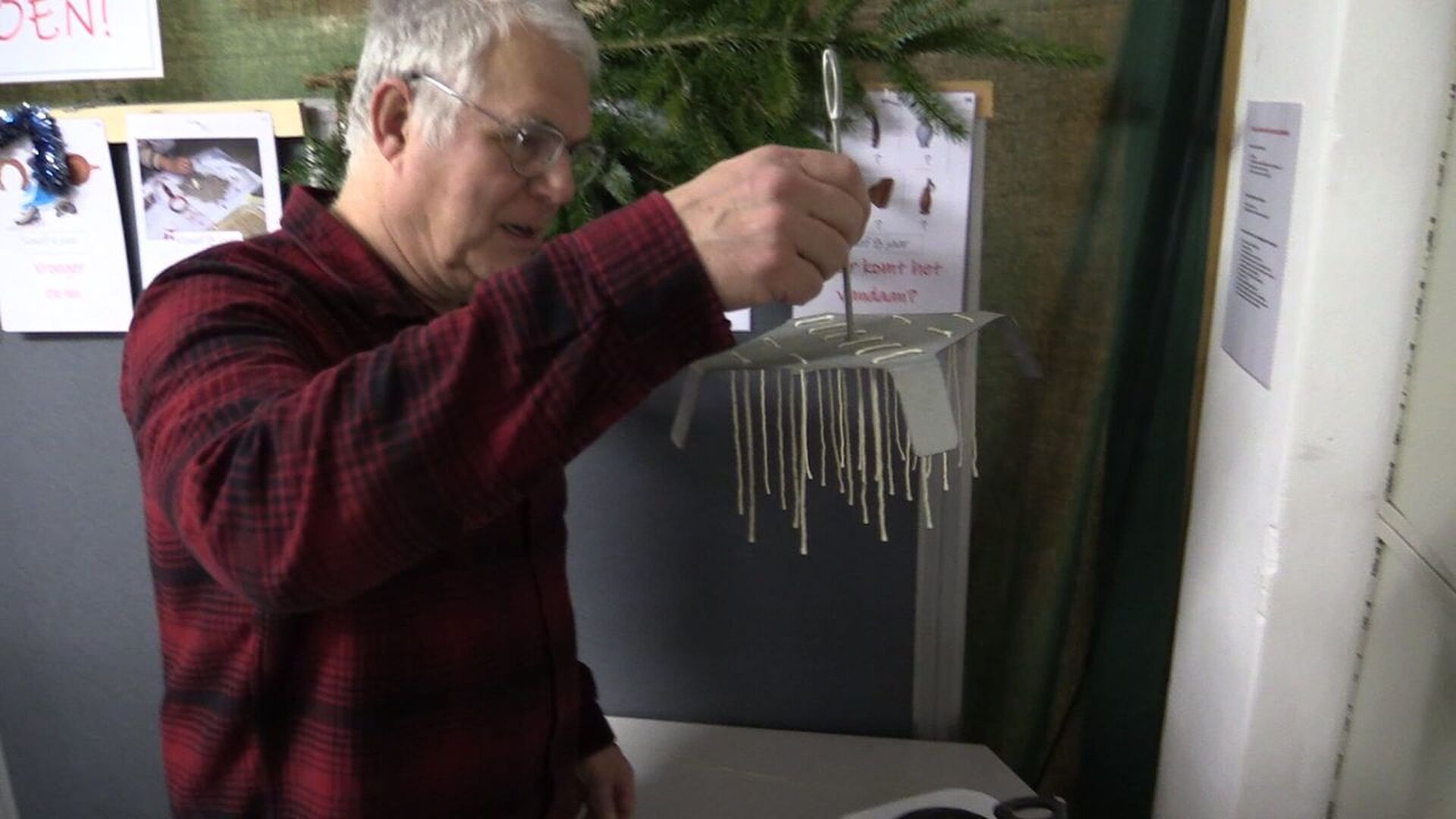 Foto: kaarsen-maken-bij-baduhenna-in-heiloo6-21-december-2024.jpg