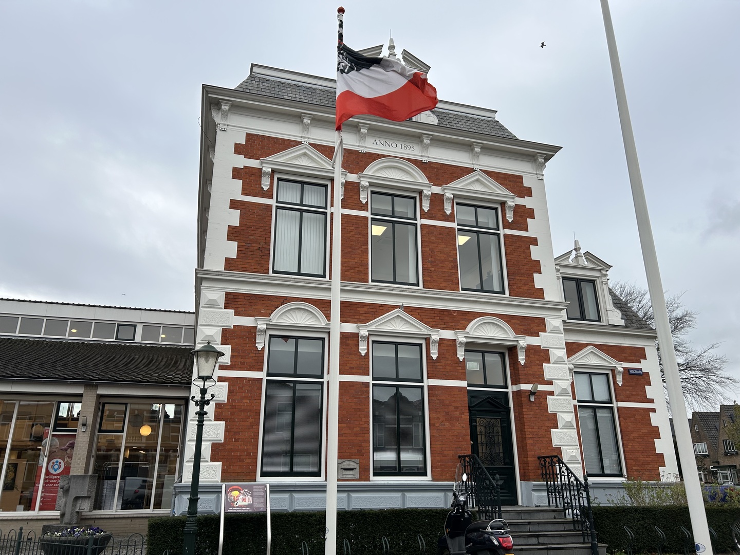 Foto: uitgeest-gemeentehuis-1.jpg